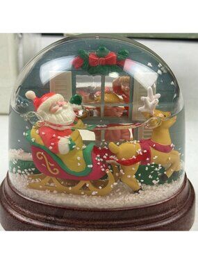 Vintage Avon Visions Of Christmas Light Up Snow Dome Snow Globe with Box 1988